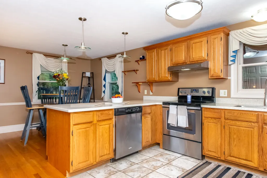 9 Oak Hill Lane Exeter NH 03833