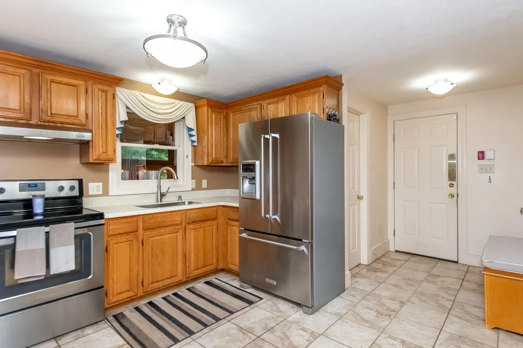 9 Oak Hill Lane Exeter NH 03833