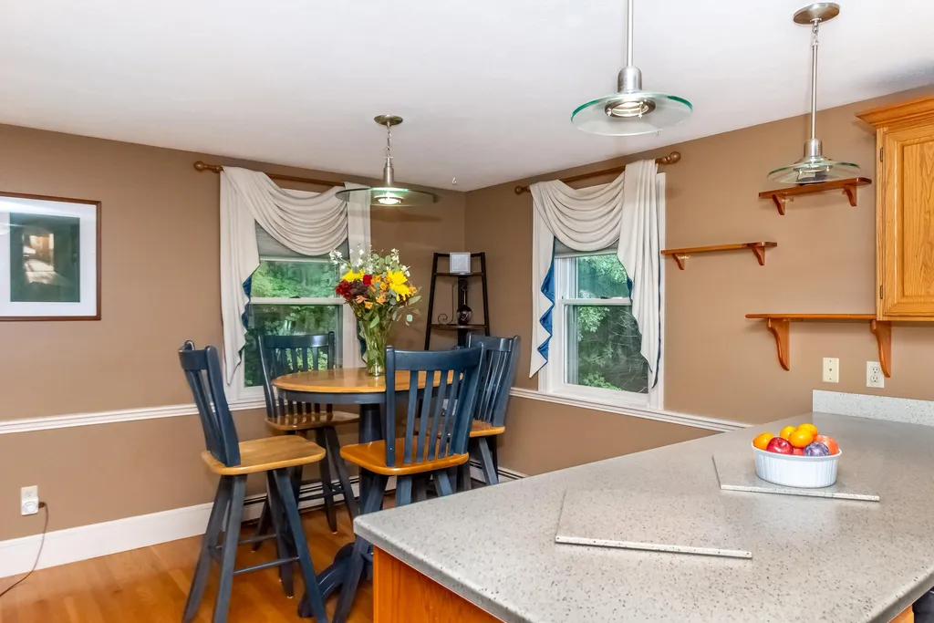 9 Oak Hill Lane Exeter NH 03833