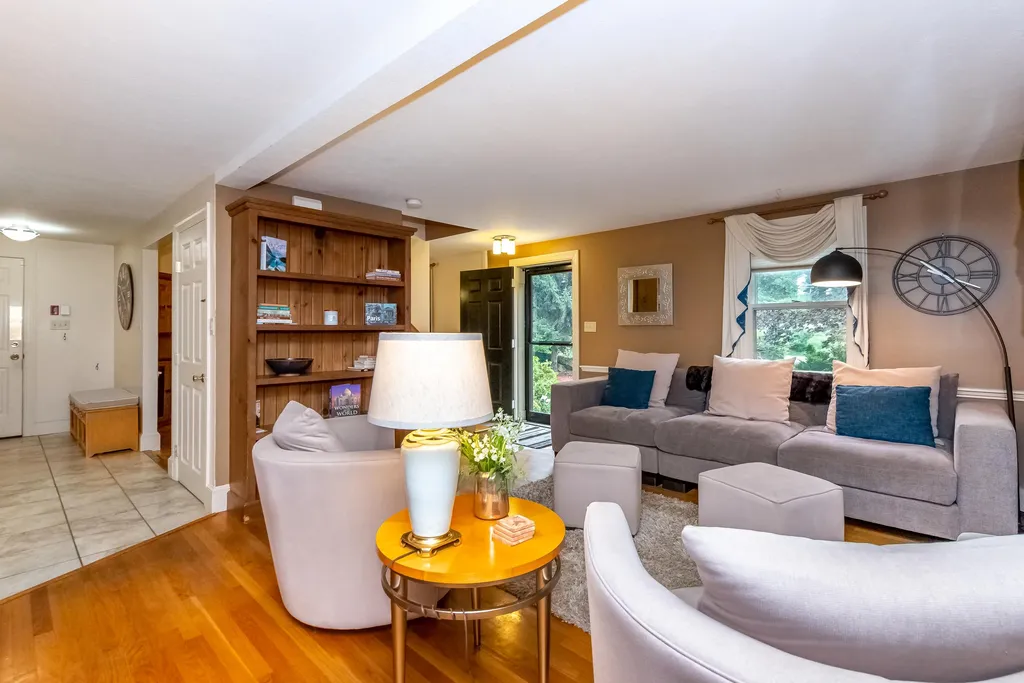 9 Oak Hill Lane Exeter NH 03833