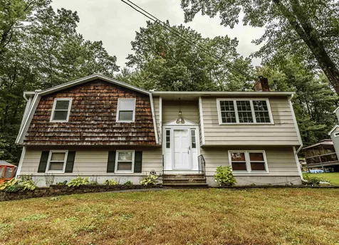 17 Twilight Drive Nashua NH 03062