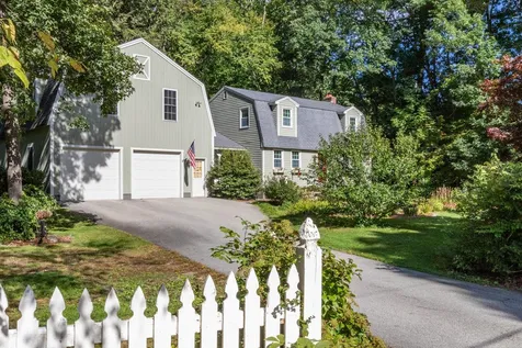 13 Henry Drive Hudson NH 03051