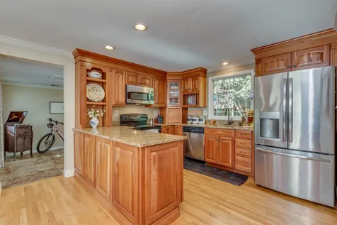 13 Henry Drive Hudson NH 03051