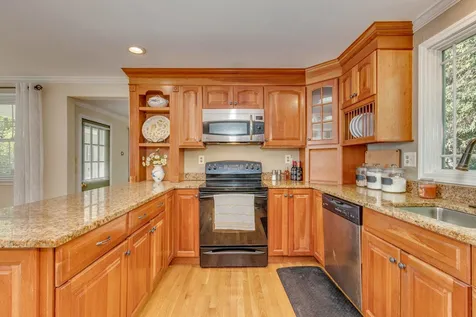 13 Henry Drive Hudson NH 03051
