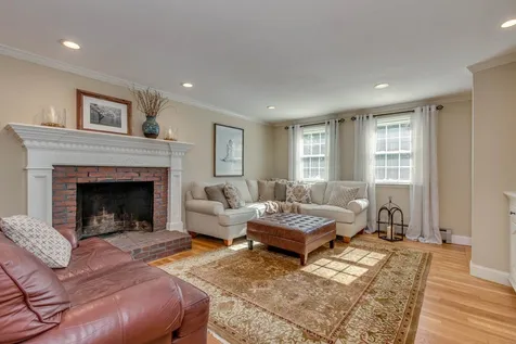 13 Henry Drive Hudson NH 03051