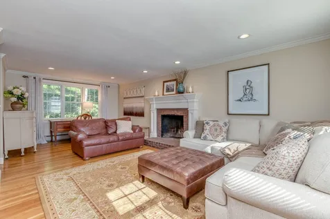 13 Henry Drive Hudson NH 03051