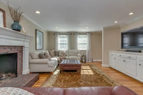 13 Henry Drive Hudson NH 03051