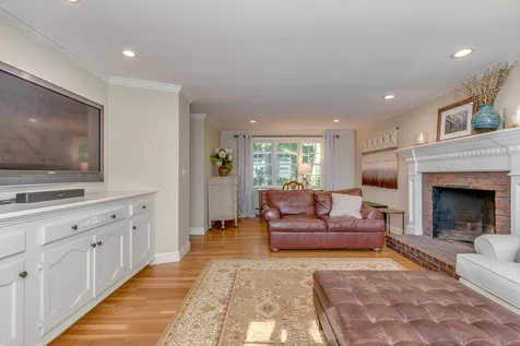 13 Henry Drive Hudson NH 03051