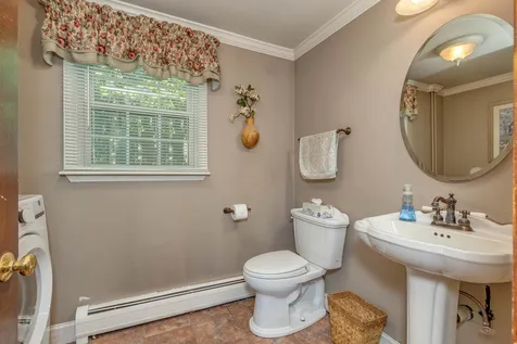 13 Henry Drive Hudson NH 03051