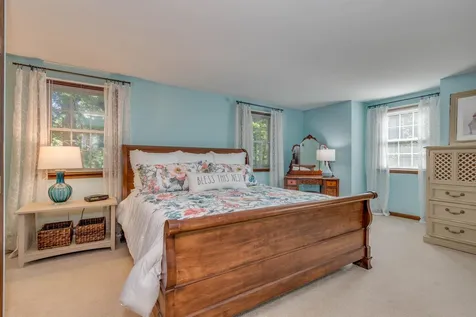 13 Henry Drive Hudson NH 03051