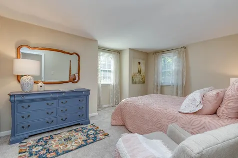13 Henry Drive Hudson NH 03051