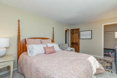 13 Henry Drive Hudson NH 03051