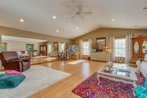 13 Henry Drive Hudson NH 03051