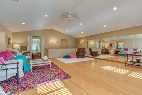 13 Henry Drive Hudson NH 03051