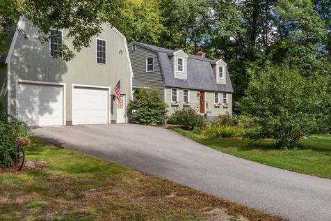 13 Henry Drive Hudson NH 03051