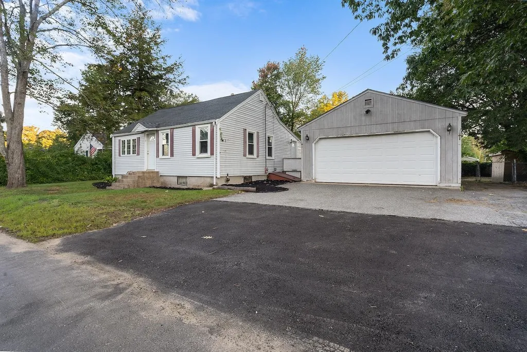 17 Henry Taylor Street Salem NH 03079