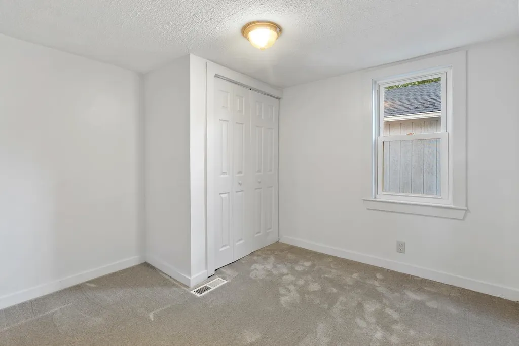 17 Henry Taylor Street Salem NH 03079