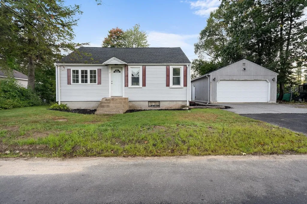 17 Henry Taylor Street Salem NH 03079