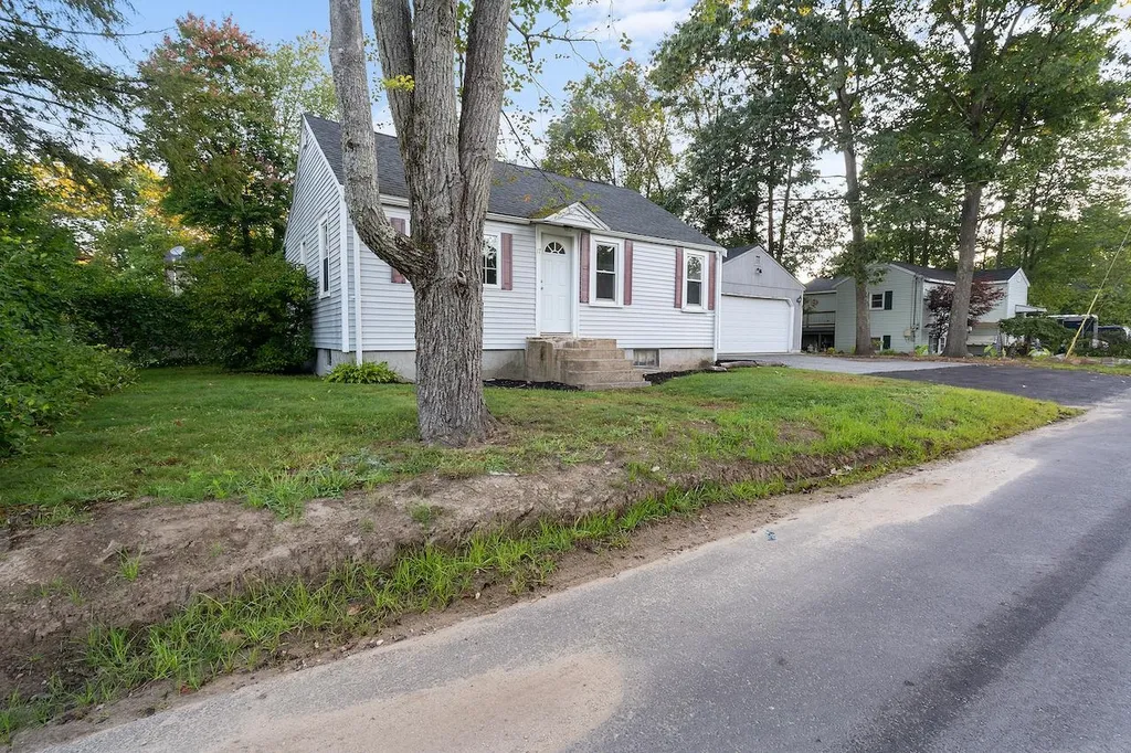 17 Henry Taylor Street Salem NH 03079