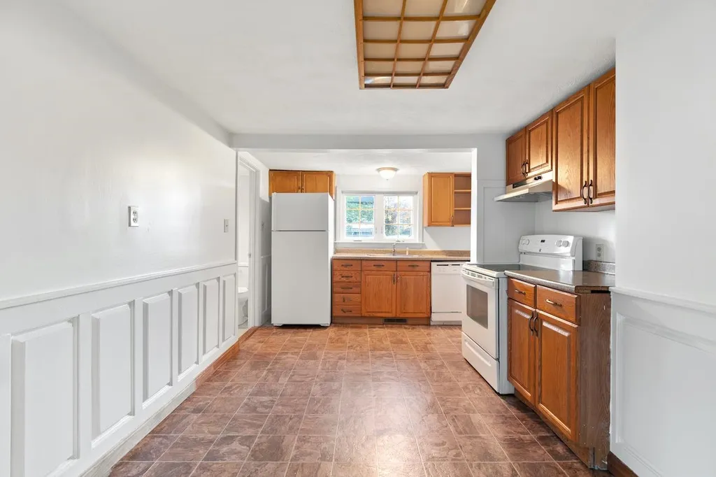 17 Henry Taylor Street Salem NH 03079
