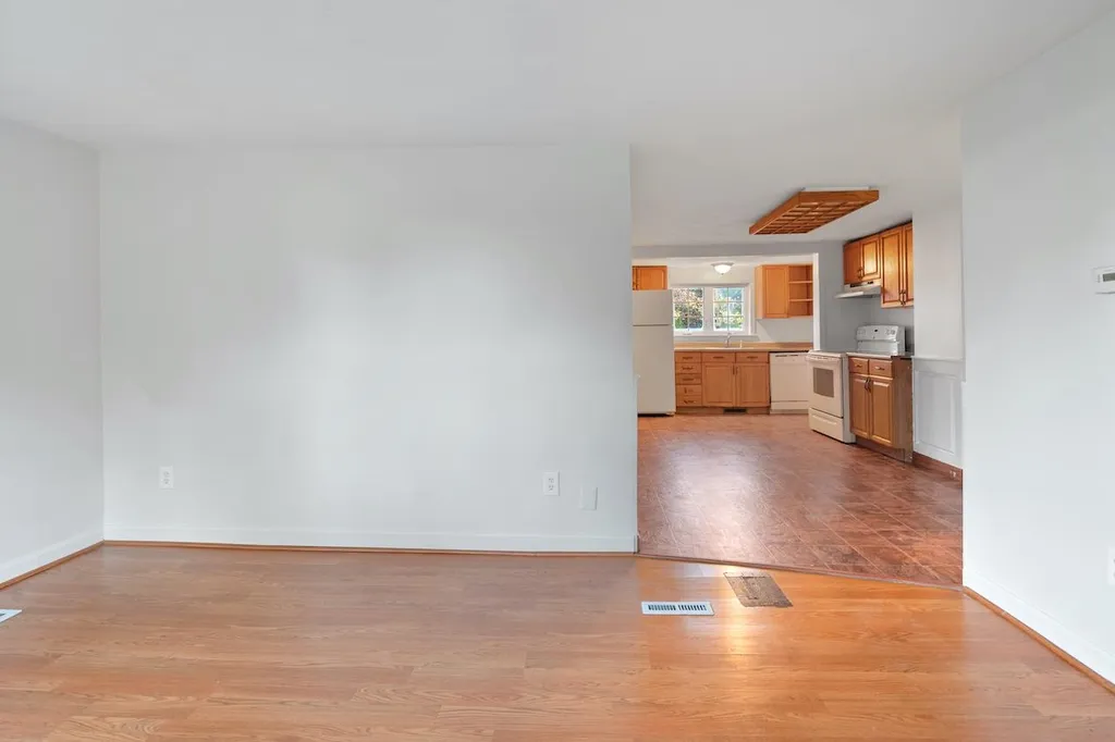 17 Henry Taylor Street Salem NH 03079