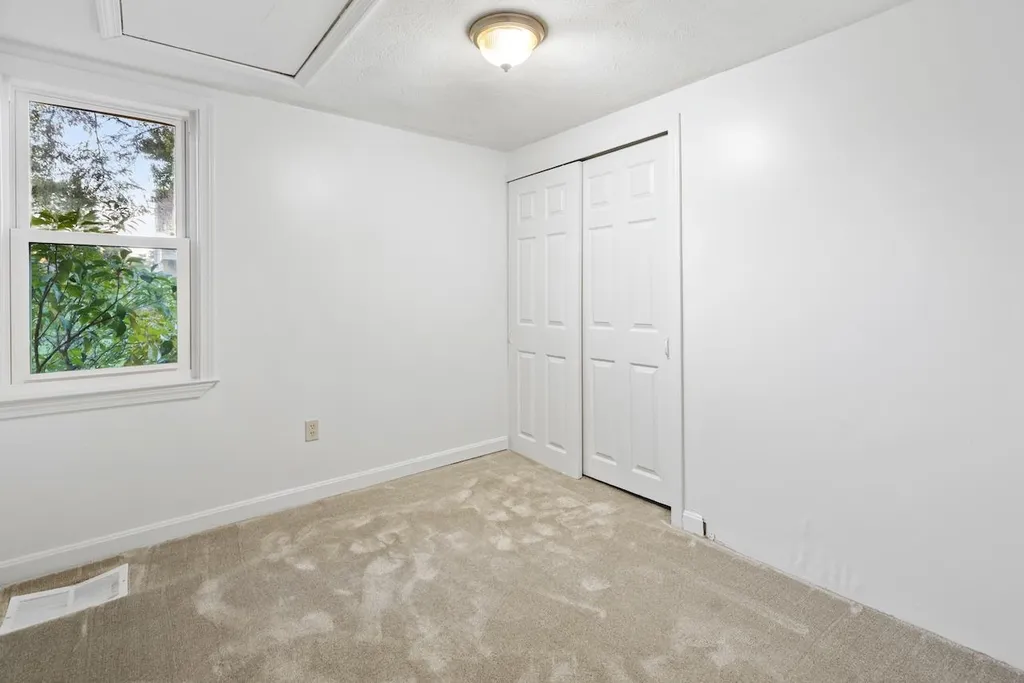 17 Henry Taylor Street Salem NH 03079