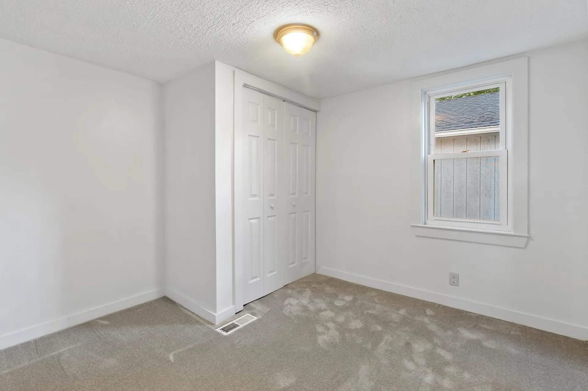 17 Henry Taylor Street Salem NH 03079