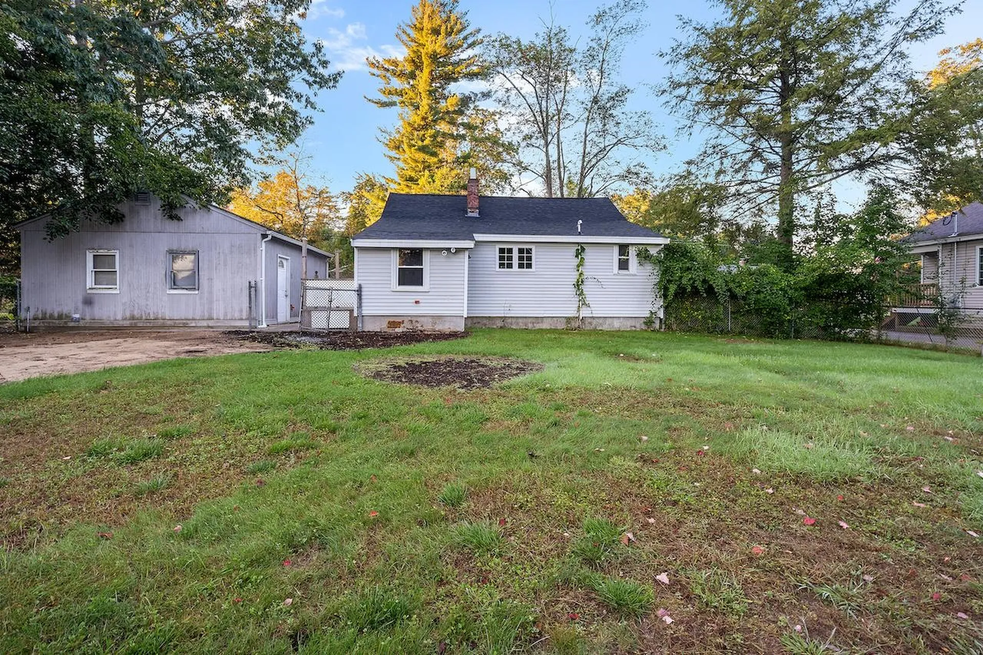 17 Henry Taylor Street Salem NH 03079