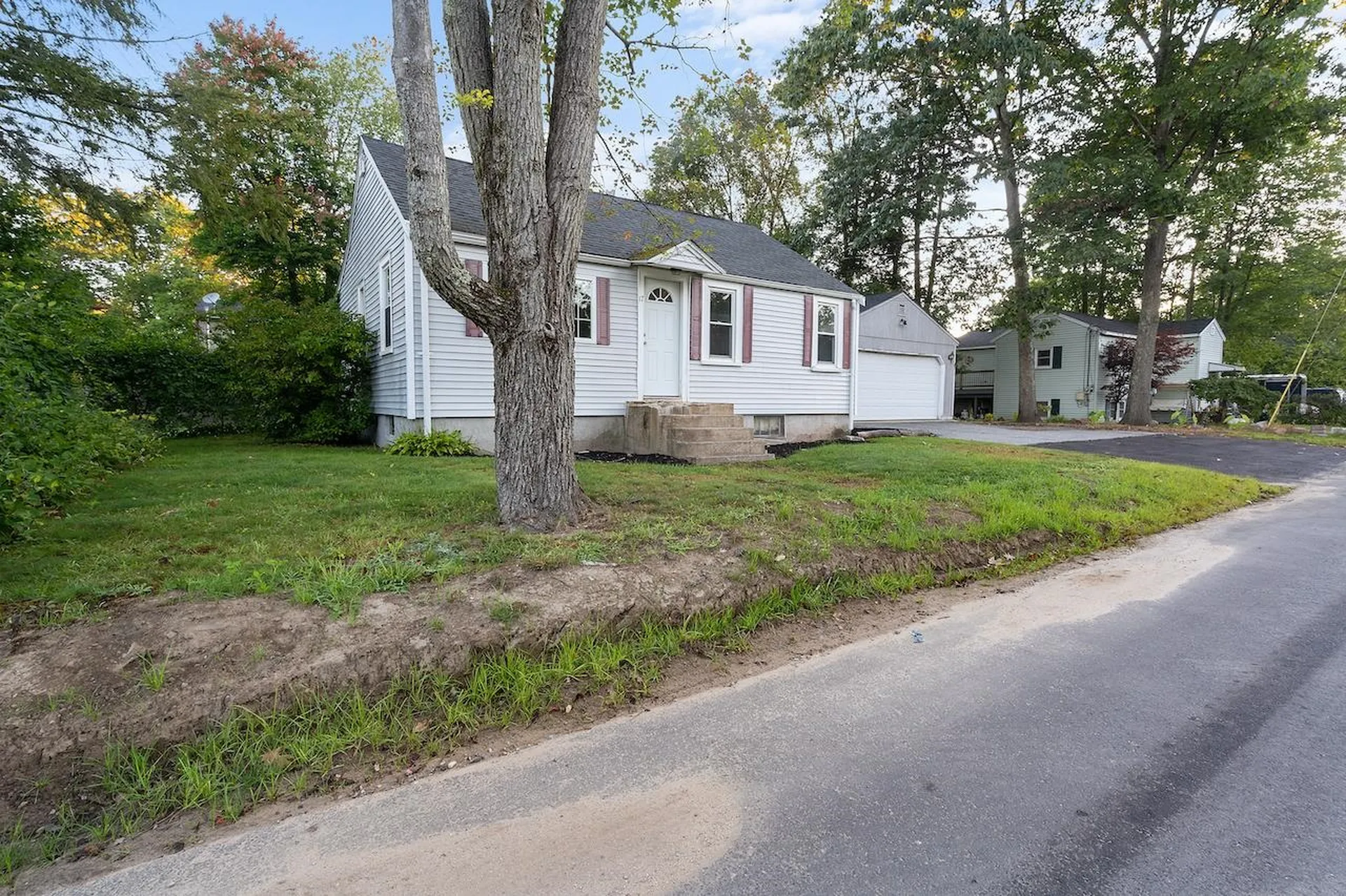 17 Henry Taylor Street Salem NH 03079