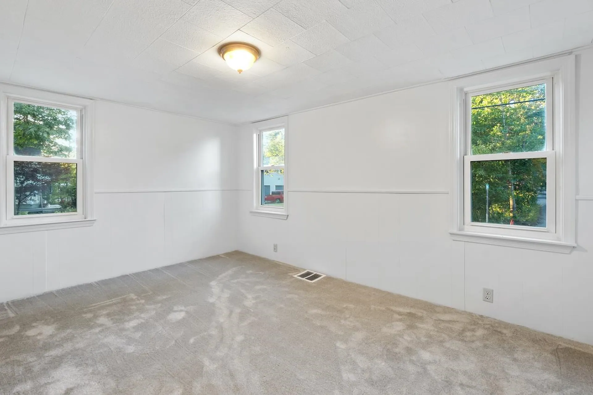 17 Henry Taylor Street Salem NH 03079