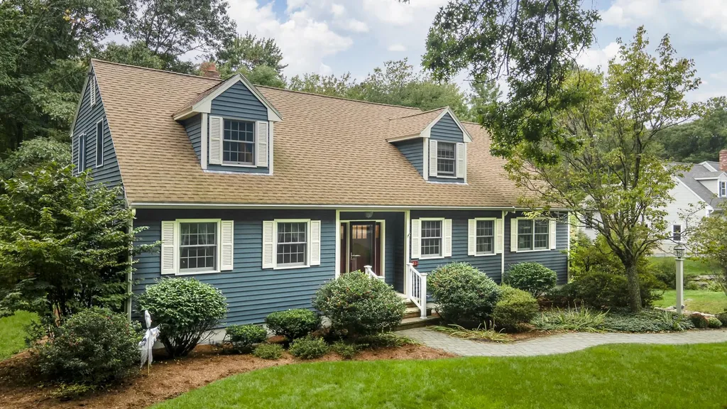 32 Golden Oaks Drive Salem NH 03079