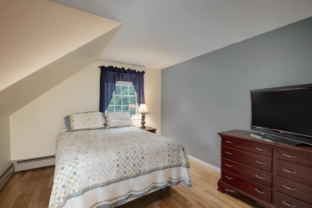 32 Golden Oaks Drive Salem NH 03079