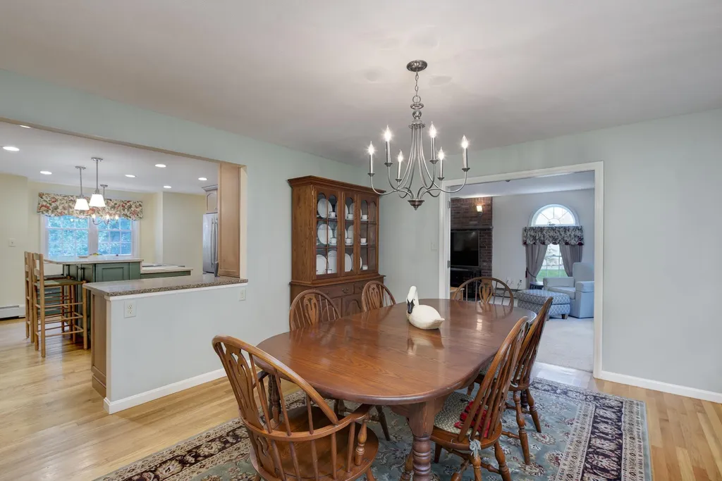 32 Golden Oaks Drive Salem NH 03079