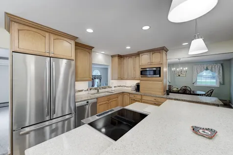 32 Golden Oaks Drive Salem NH 03079