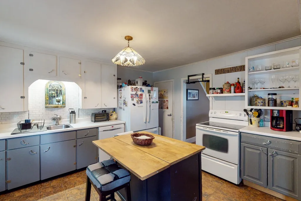 25-27 Taylor Street Laconia NH 03246