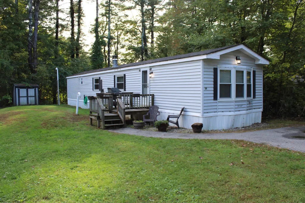 28 Wayne Drive Derry NH 03038