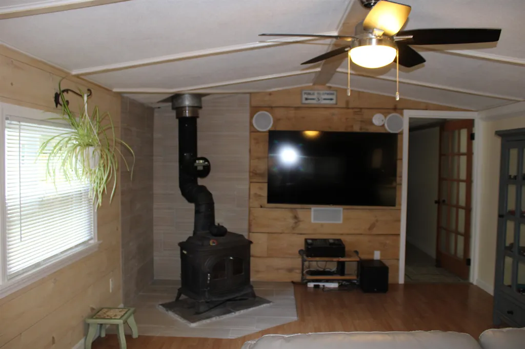 28 Wayne Drive Derry NH 03038