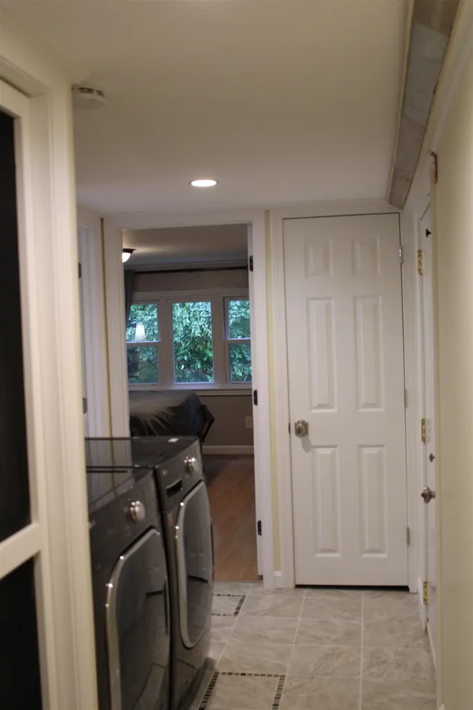 28 Wayne Drive Derry NH 03038