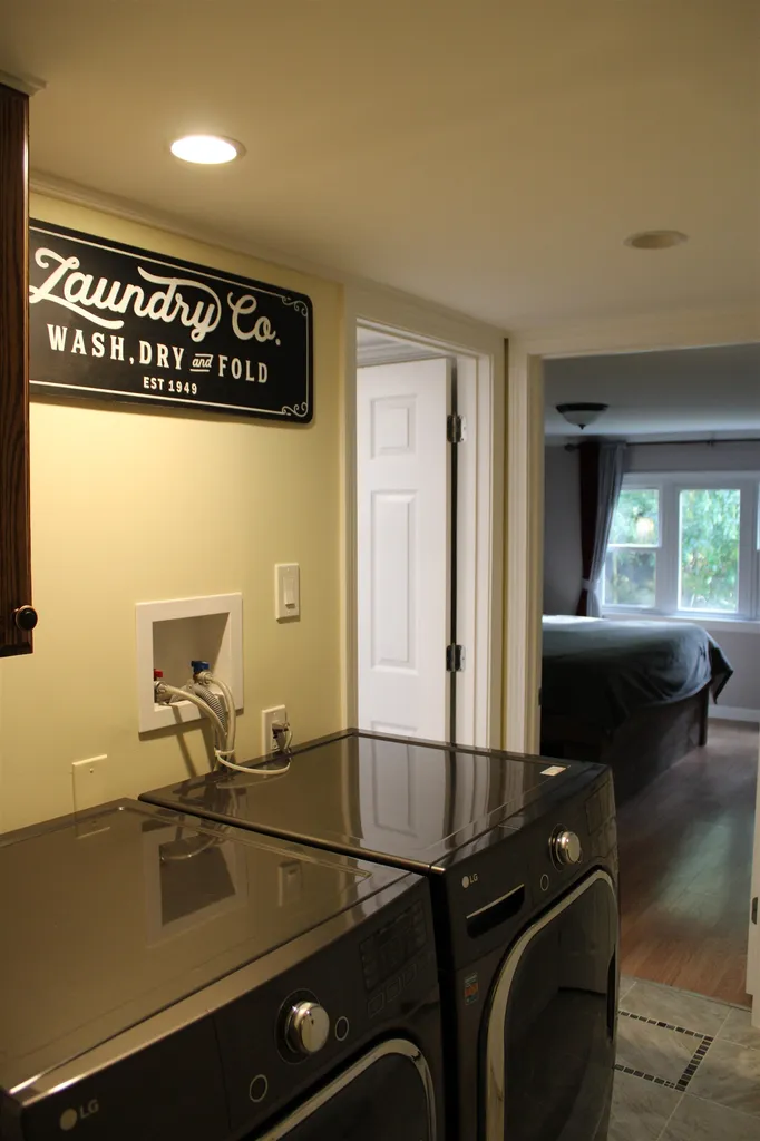 28 Wayne Drive Derry NH 03038