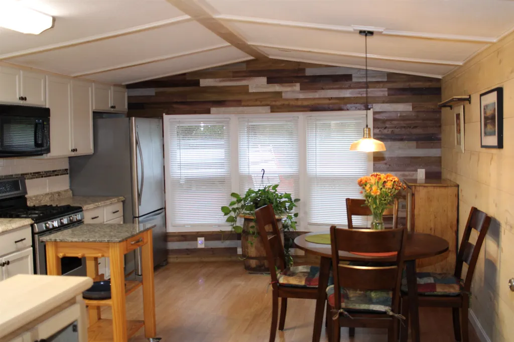 28 Wayne Drive Derry NH 03038
