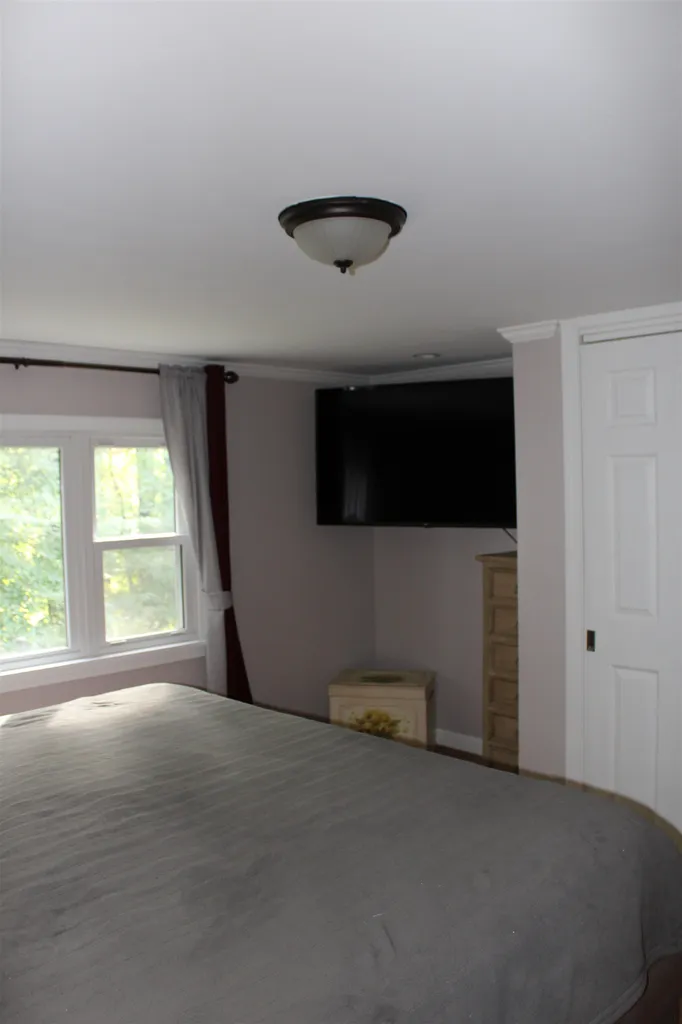 28 Wayne Drive Derry NH 03038