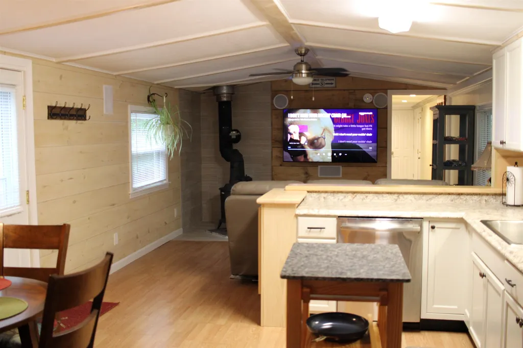 28 Wayne Drive Derry NH 03038