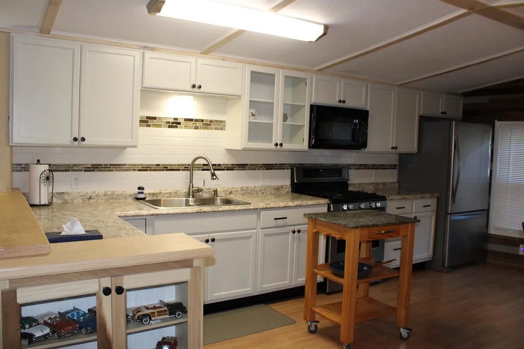 28 Wayne Drive Derry NH 03038