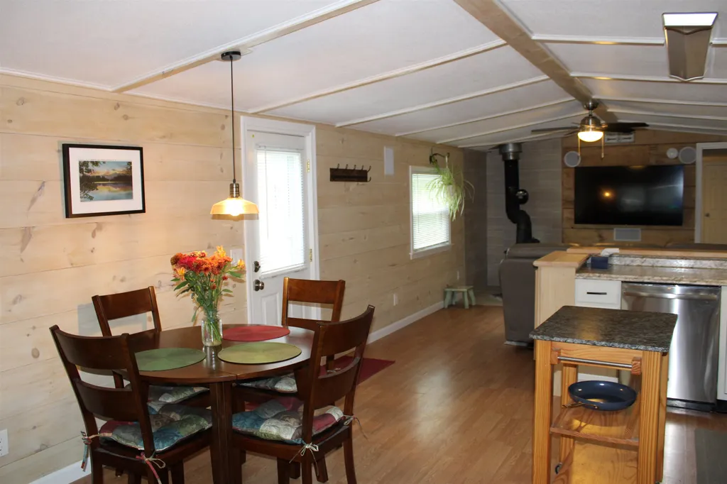 28 Wayne Drive Derry NH 03038