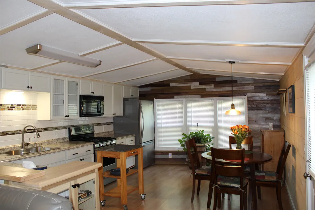 28 Wayne Drive Derry NH 03038