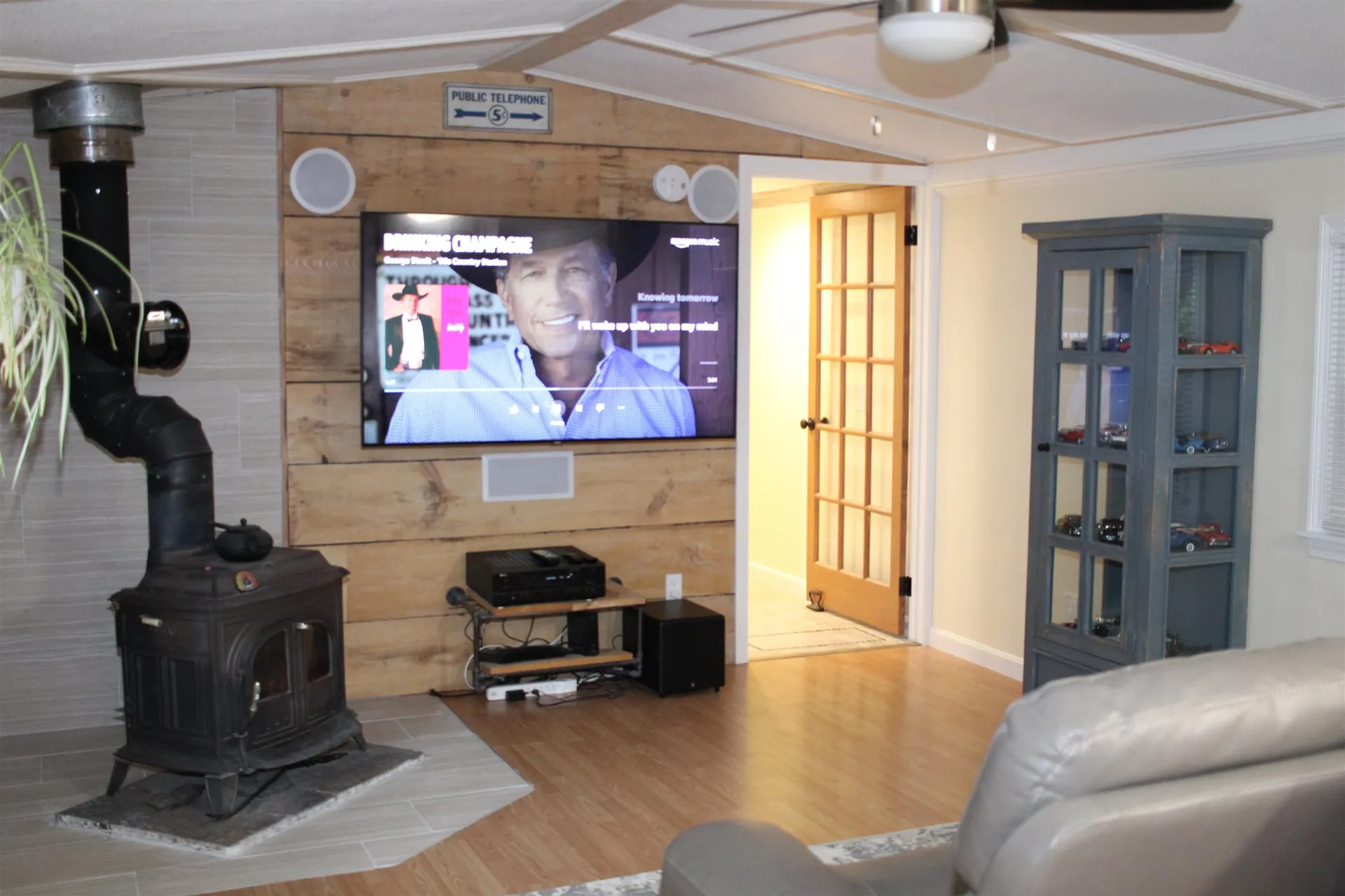28 Wayne Drive Derry NH 03038