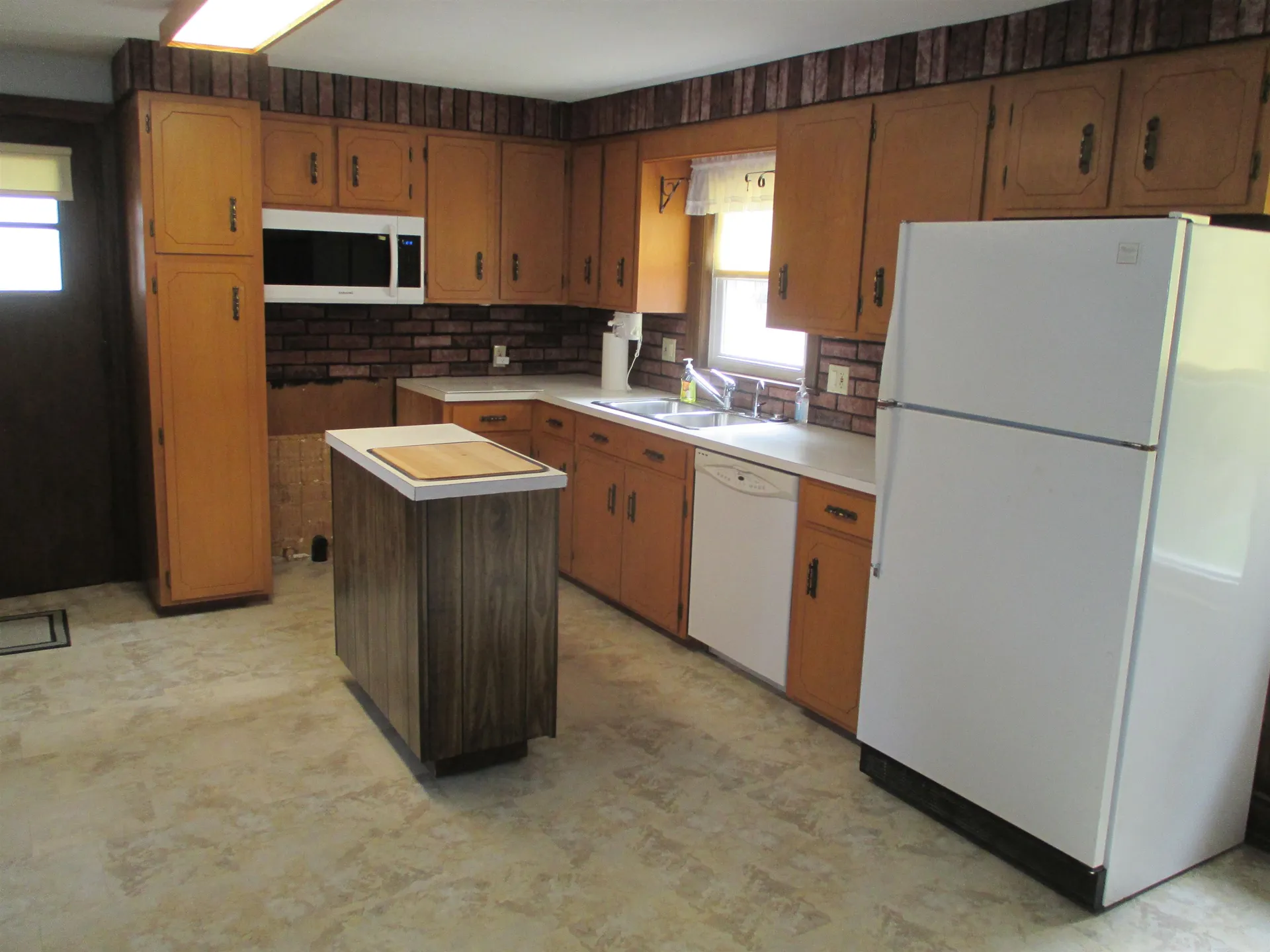 18 Madison Avenue Rochester NH 03867
