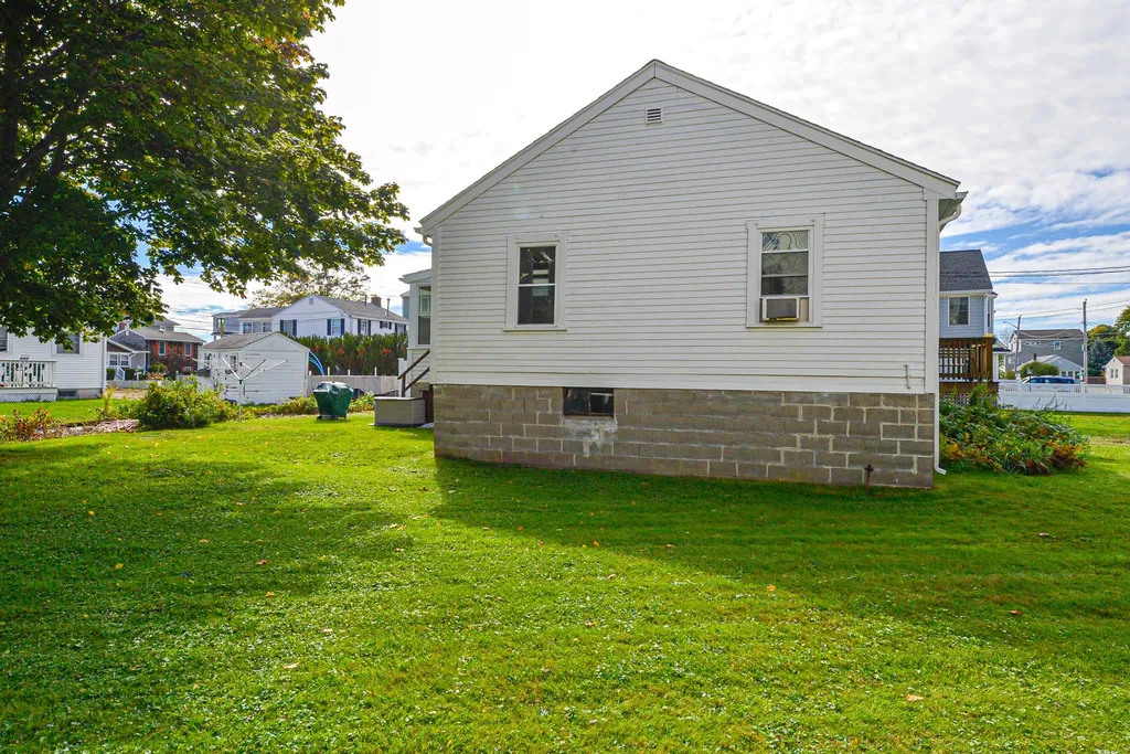 23 Meadow Pond Road Hampton NH 03842