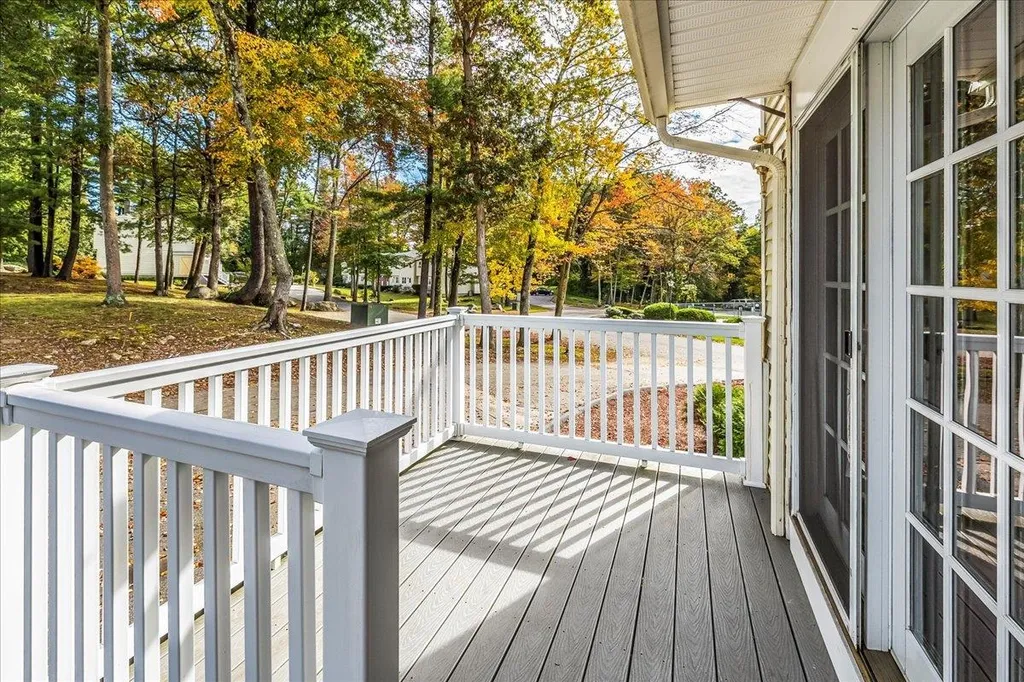 47 Olde Country Village Road Londonderry NH 03053