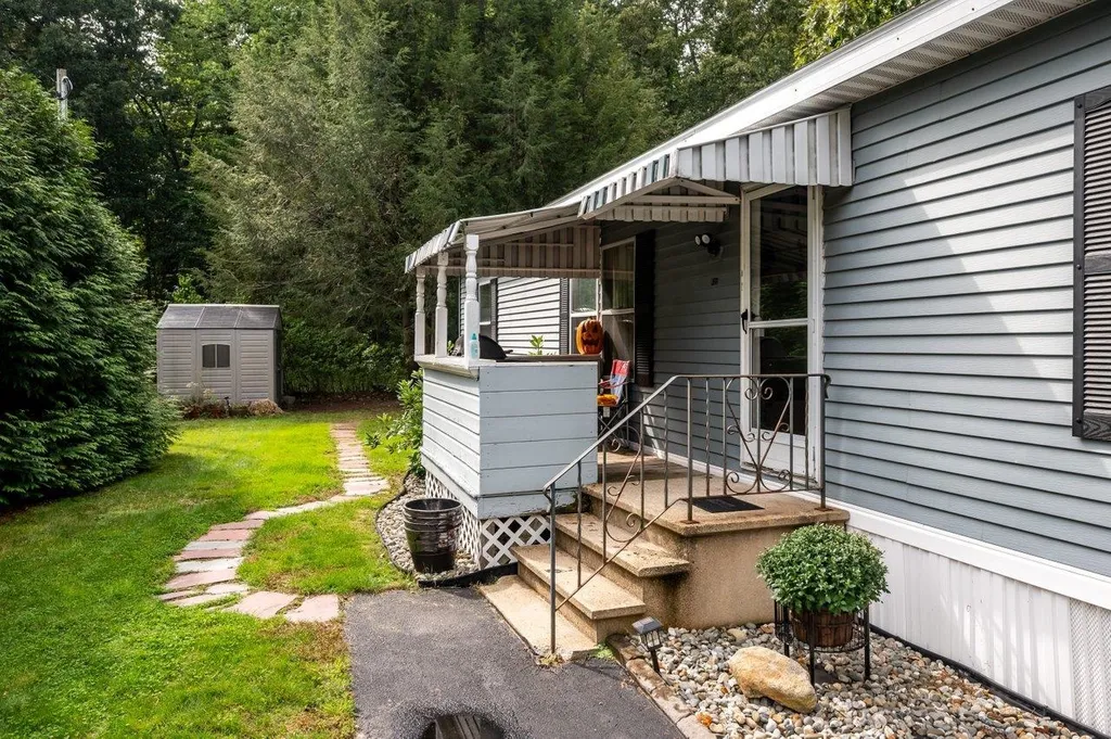 631 Sherwood Glen Somersworth NH 03878
